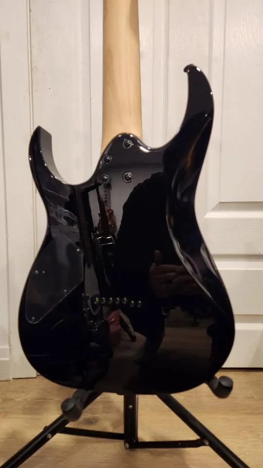 $500 Ibanez Gio GRG7221QA 7-String Electric Guitar image indicator(4)