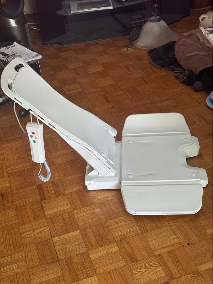 Bathtub Hydraulic Lift Chair - photo 2