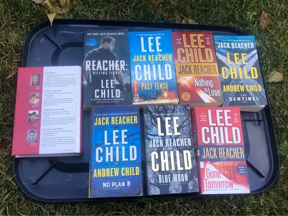 Bundle of 8 Jack Reacher Books image indicator(2)