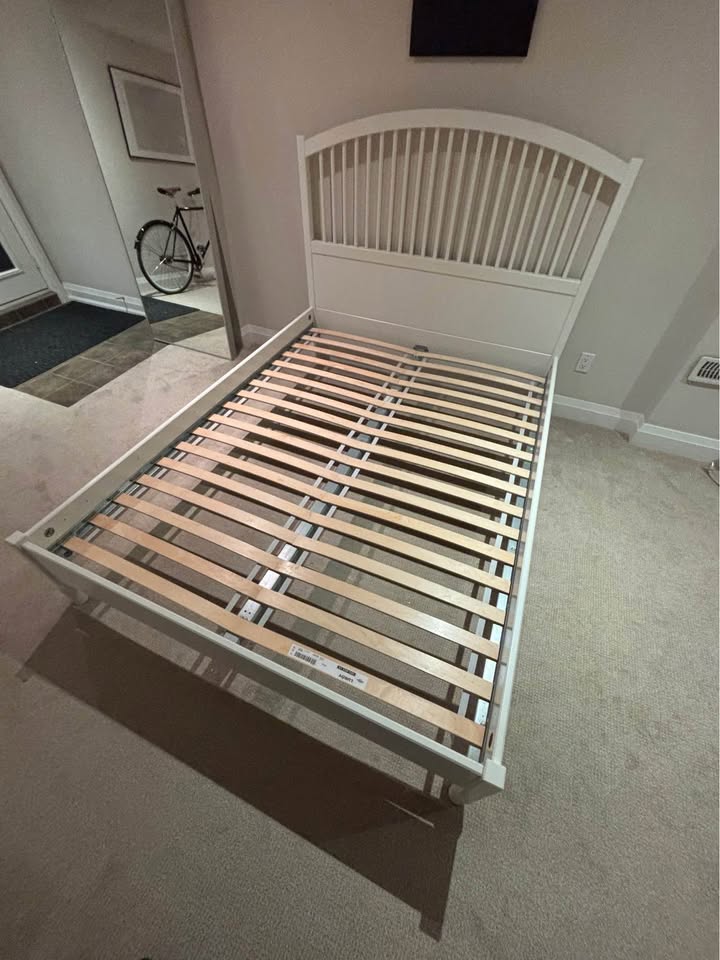 Beautiful Bed Frame - White Wooden Queen Size - photo 2
