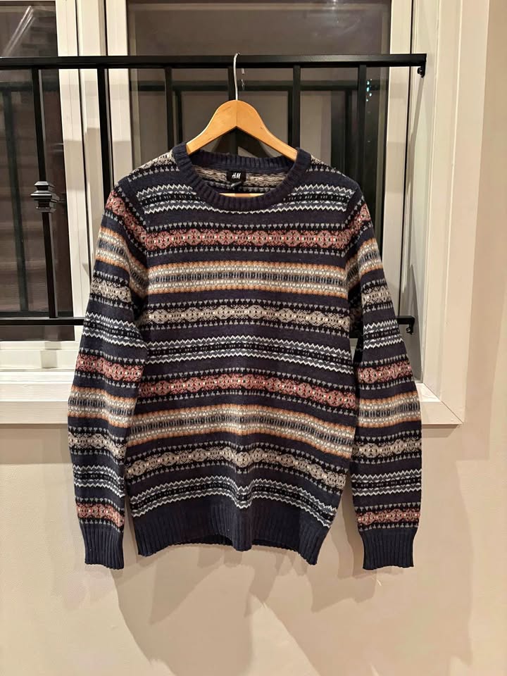H&M winter sweater with pattern