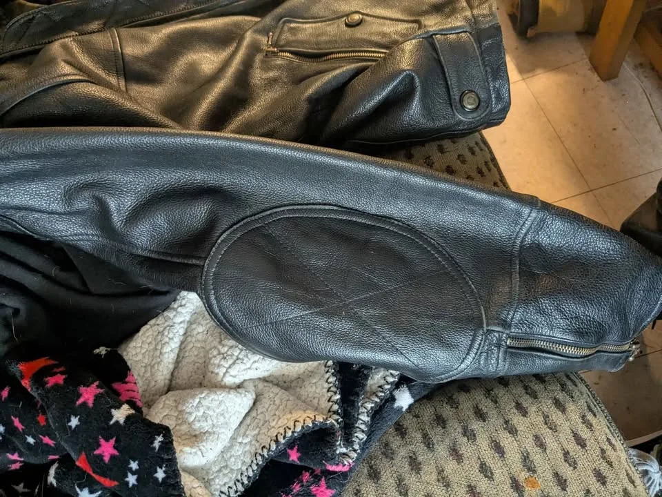 Vintage Bellavia motorcycle leather jacket image indicator(4)