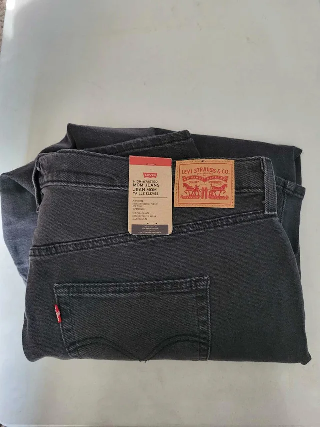 Levi's High-Waisted Mom Jeans, Size 22 M, NWT