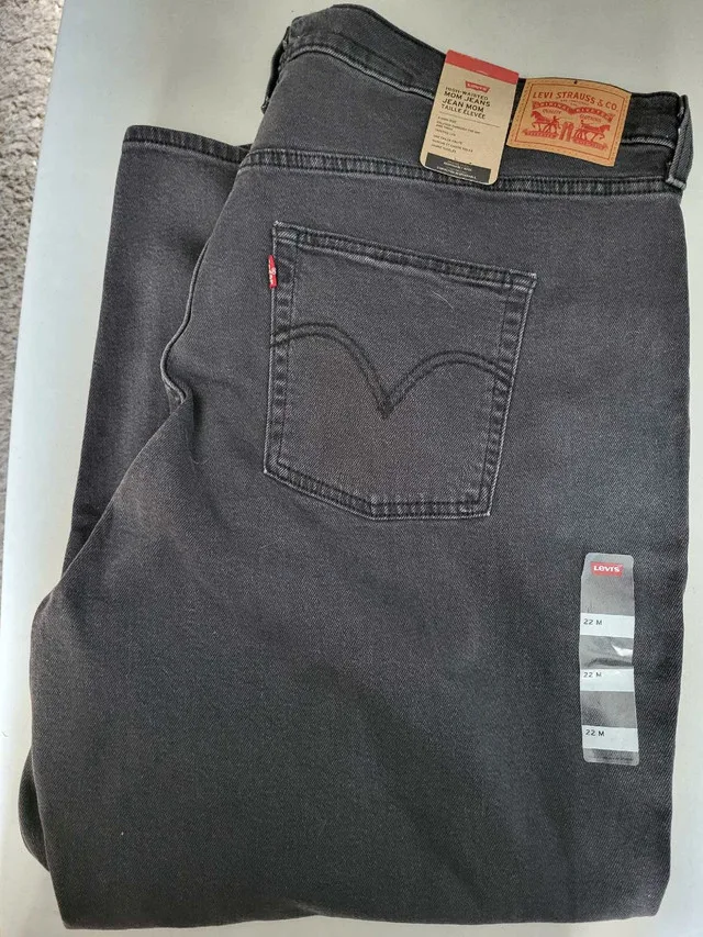 Levi's High-Waisted Mom Jeans, Size 22 M, NWT image indicator(2)