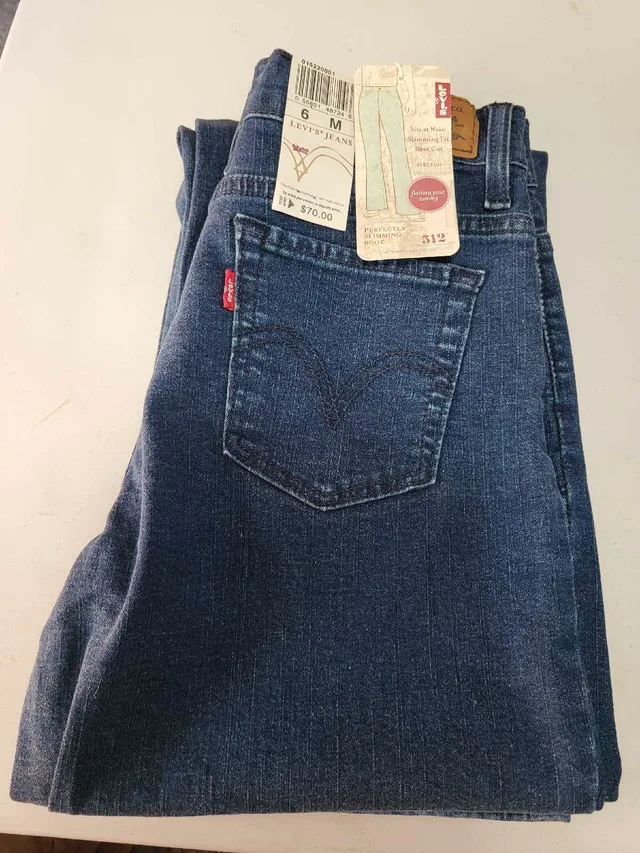 Levi's 512 Perfectly Slimming Boot Jeans, Size 6 M
