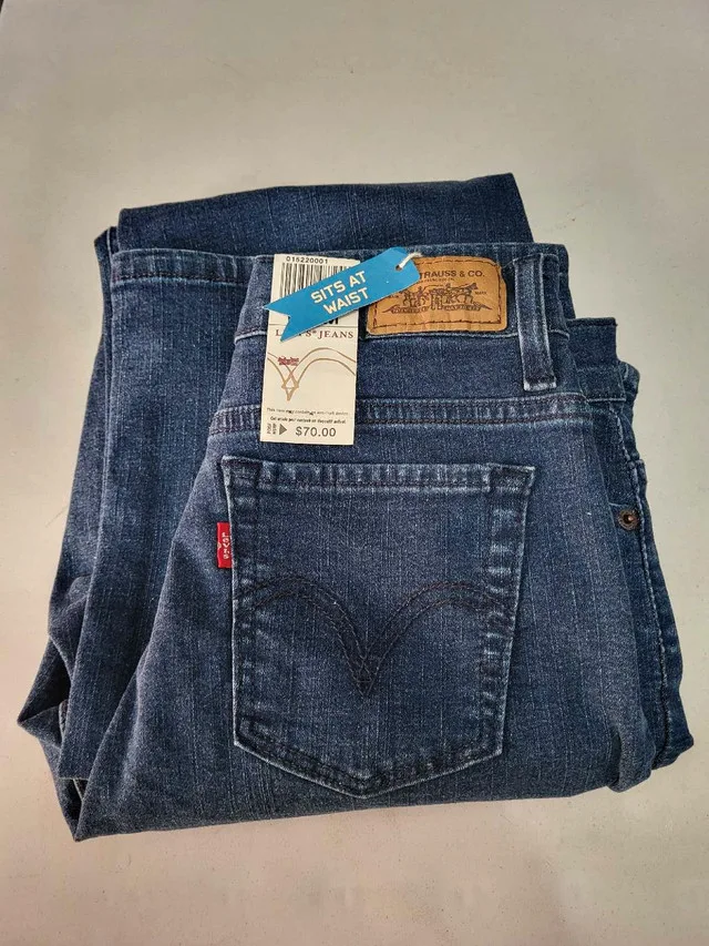 Levi's 512 Perfectly Slimming Boot Jeans, Size 6 M image indicator(2)