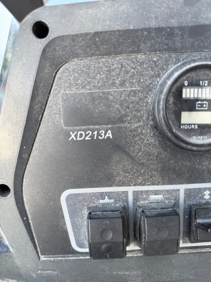 Walk behind floor scrubber… missing the charger image indicator(3)