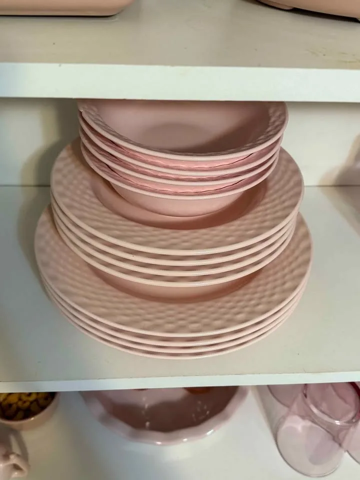 Blush pink dinnerware set - all together image indicator(7)