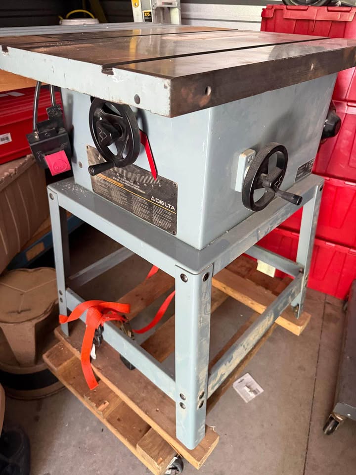 Delta 10 inch table saw - photo 4