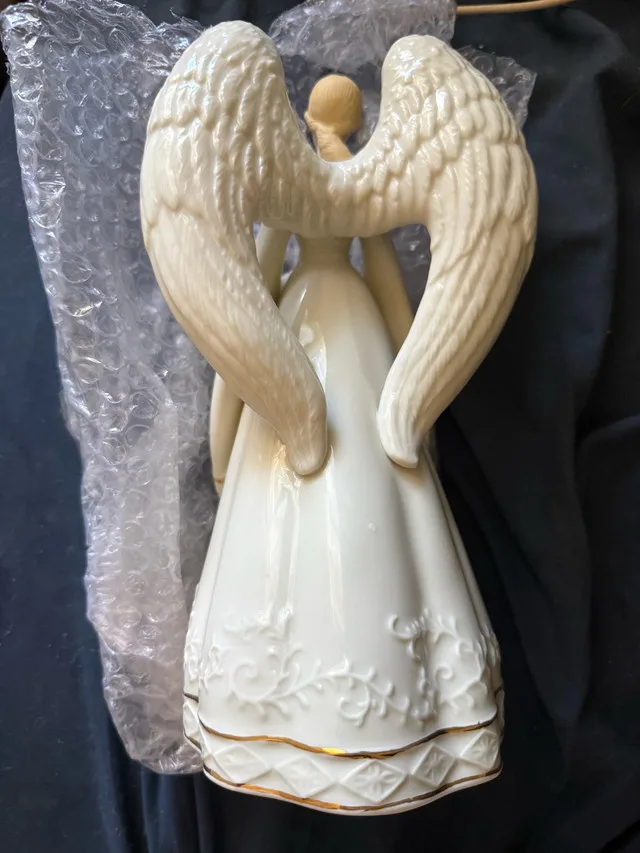 Porcelain Angel Figurine image indicator(2)