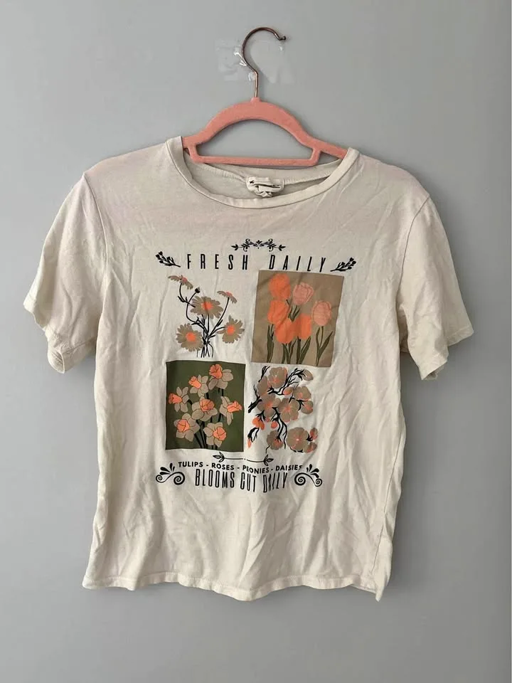 Flowers T-shirt thumbnail
