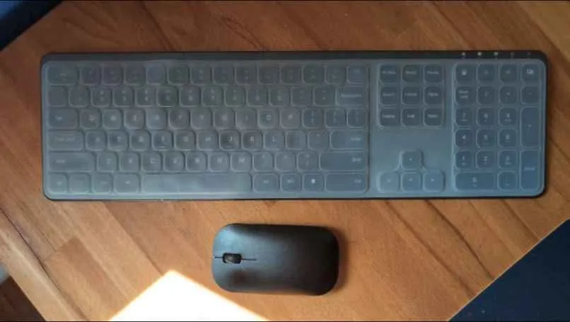 Wireless Keyboard and Mouse Combo image indicator(2)