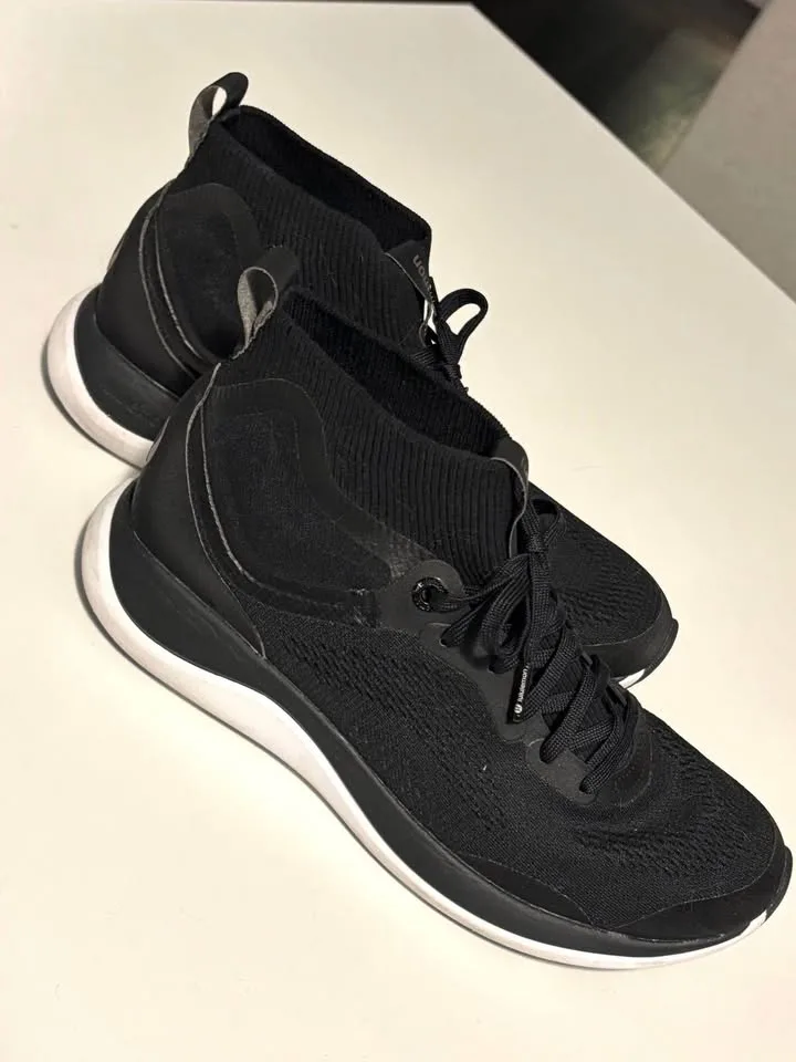 Lululemon shoes image indicator(2)