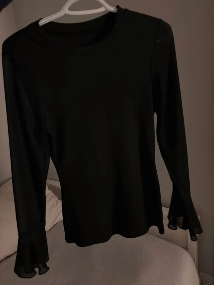 Black long sleeve top image indicator(2)