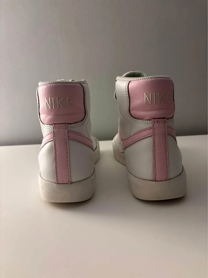 Pink Nike Blazers image indicator(2)