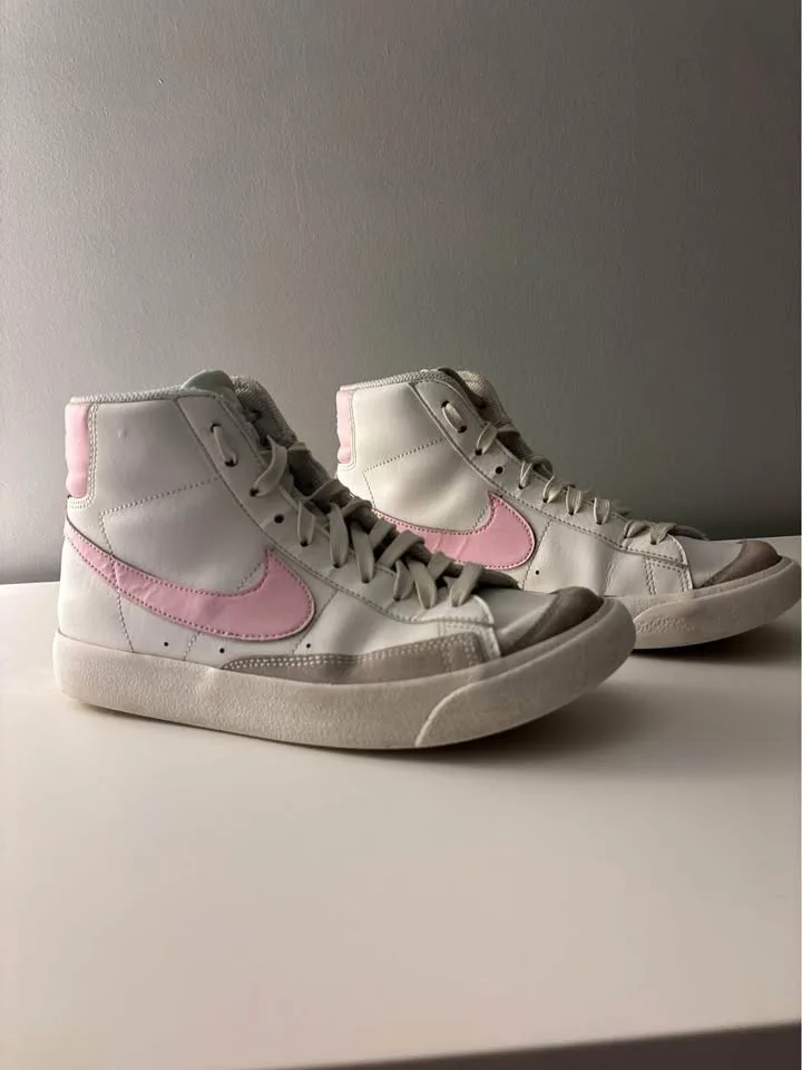 Pink Nike Blazers image indicator(3)