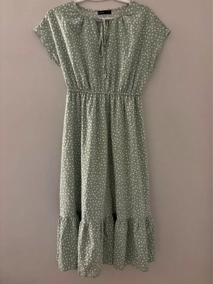 Heart print dress size small thumbnail