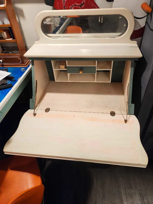 Antique desk in need of love image indicator(2)