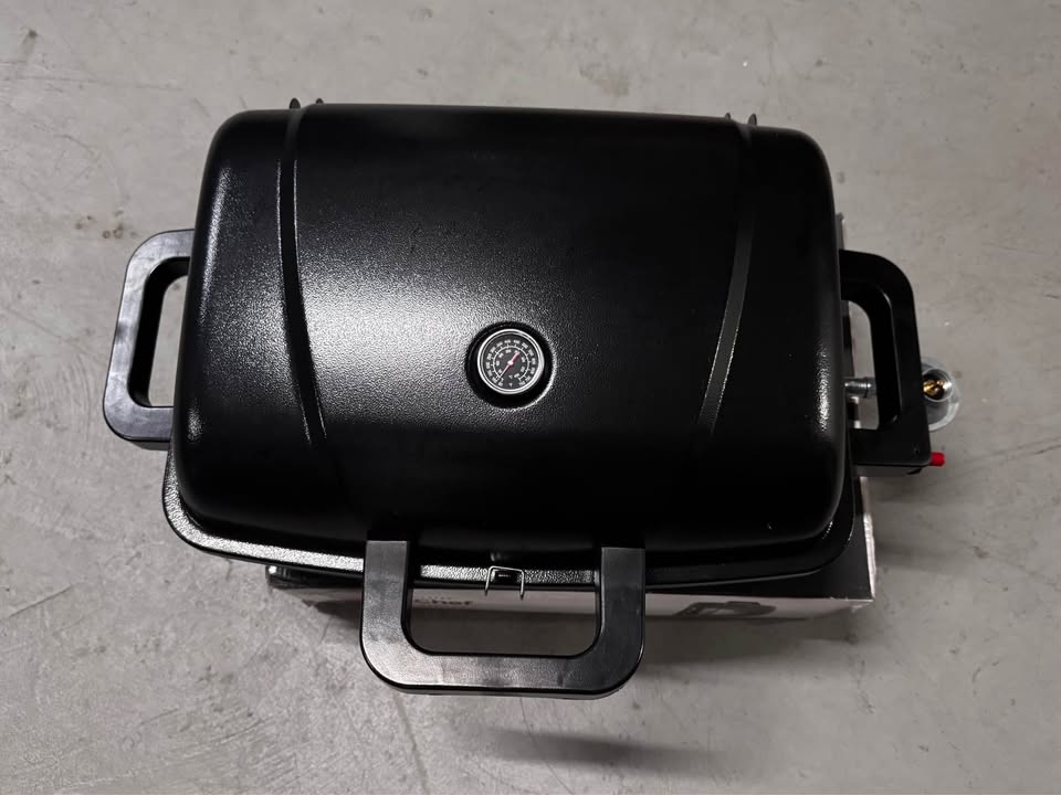 Portable Grill with two Propane Cylinders + Box
