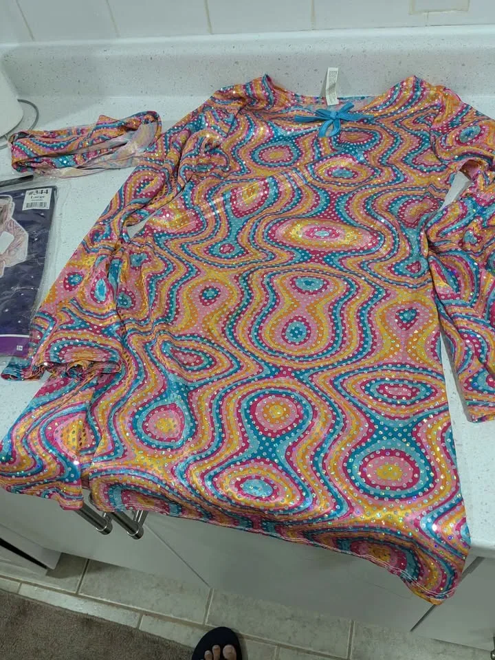 Child's large never used disco costume image indicator(3)