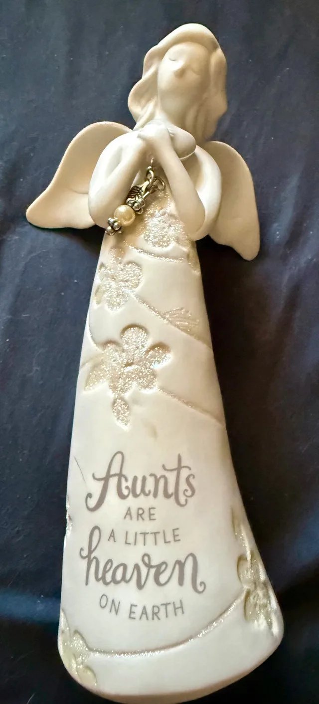 Hallmark Figurine “Aunts Are A Little Heaven On Earth” thumbnail