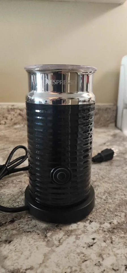 Nespresso Aeroccino 3 Milk Frother - Good Condition! thumbnail