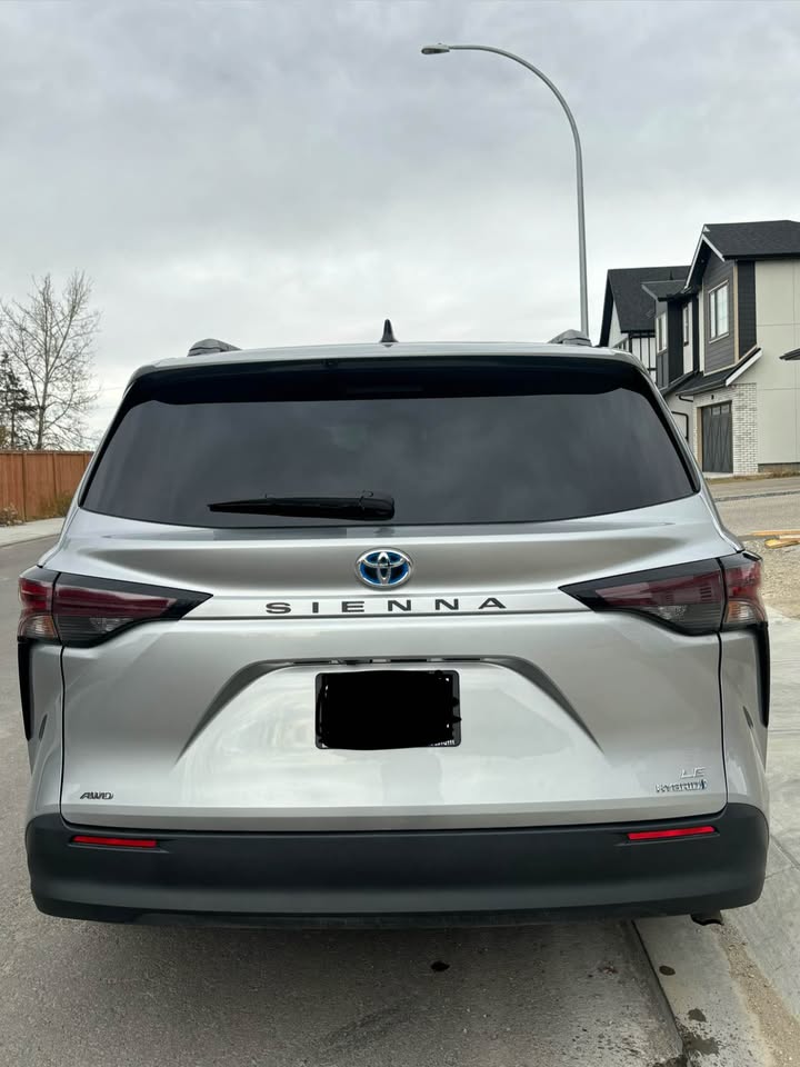 2024 Toyota Sienna LE Hybrid $54,000 - photo 3