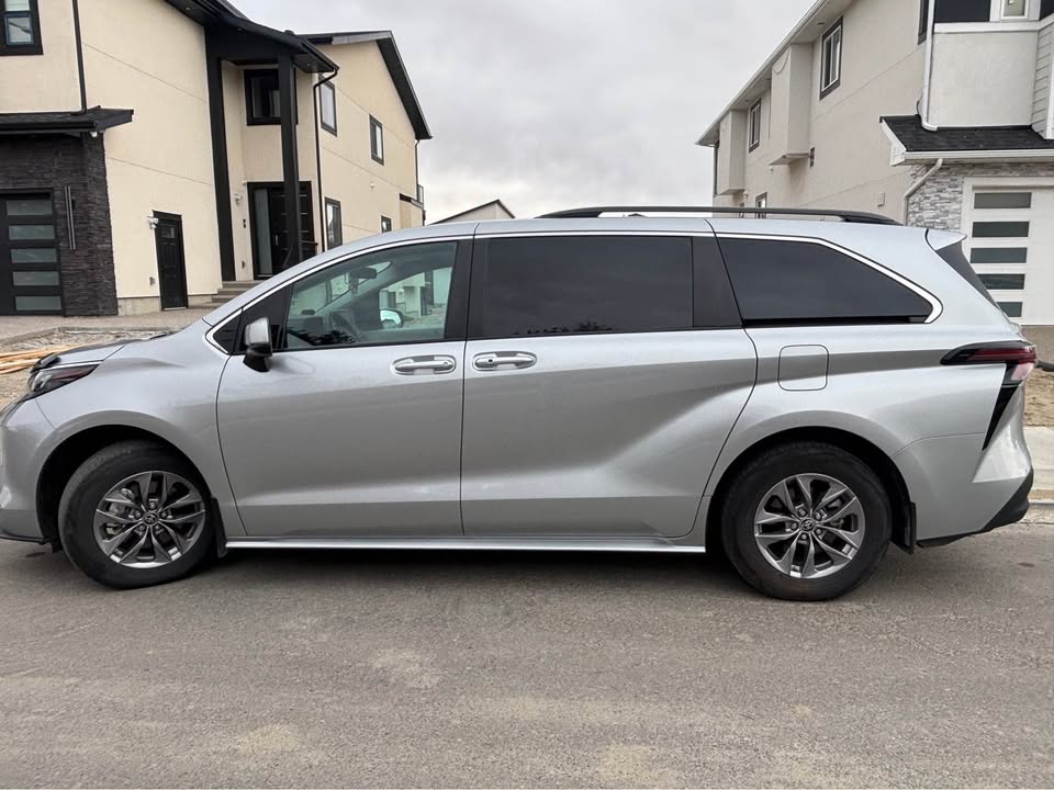 2024 Toyota Sienna LE Hybrid $54,000 - photo 4