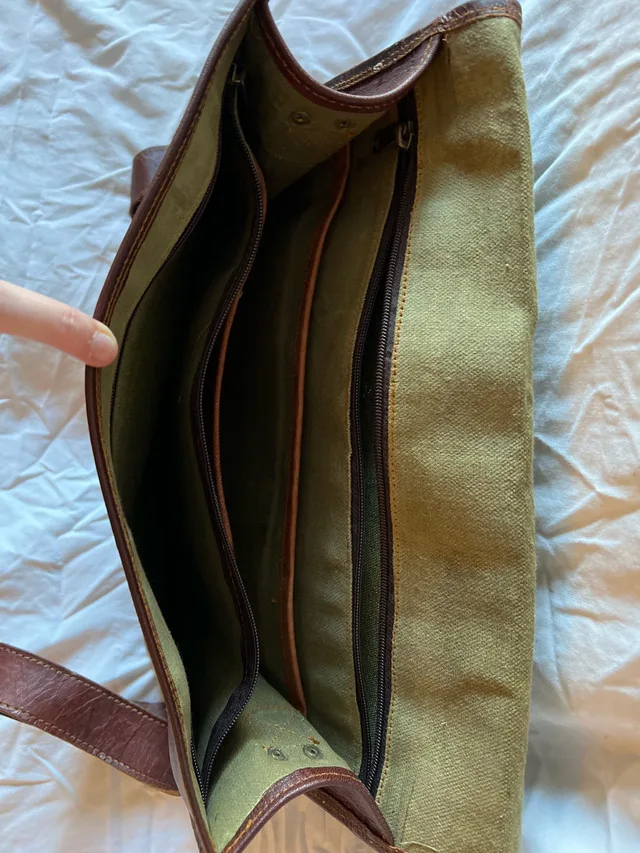 Custom-made goat leather messenger bag image indicator(3)