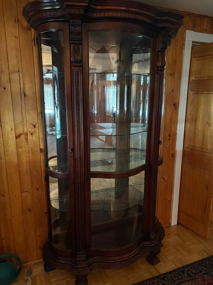 Vintage Pulaski Curio Cabinet image indicator(3)