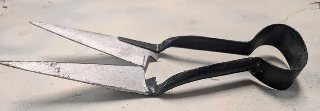 Antique sheep shears image indicator(2)