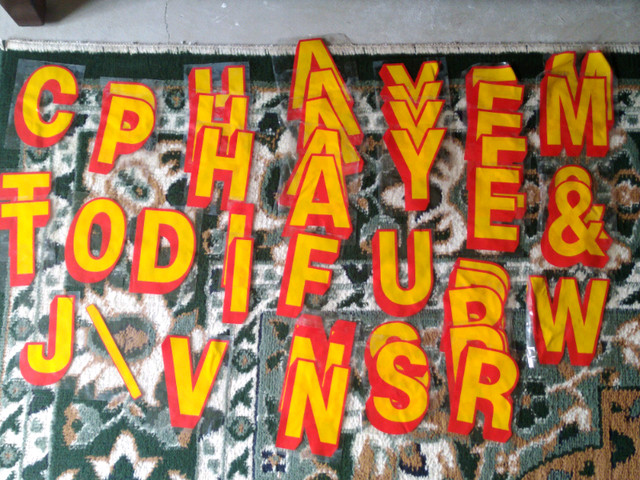 Vinyl reusable letters for glass windows