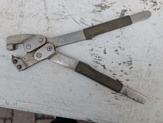 metal stud crimper