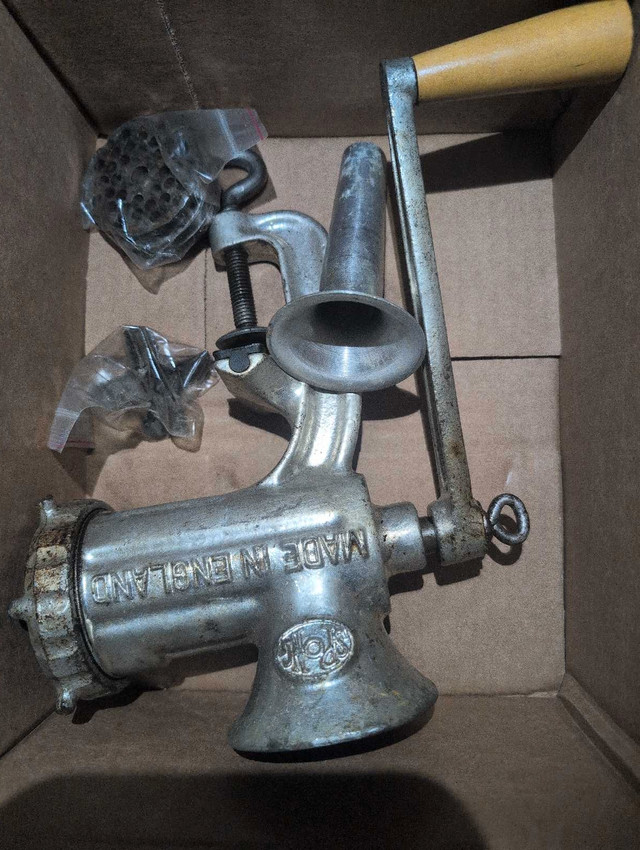 Heavy duty meat grinder