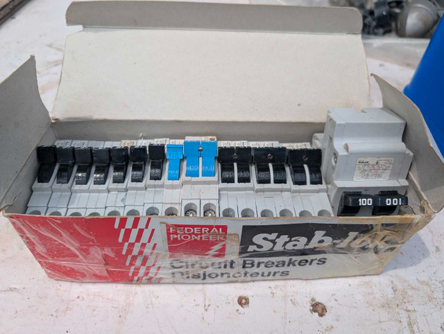 Federal Pioneer Stab-lok Breakers
