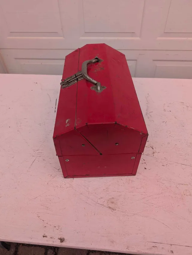 Metal Tool Box thumbnail