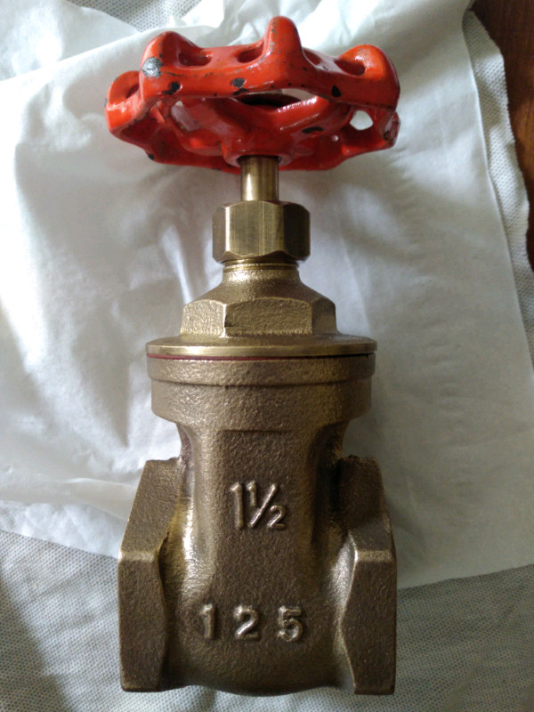 Gate valve 1 - 1/2 in size call text make offer 705-440-9159