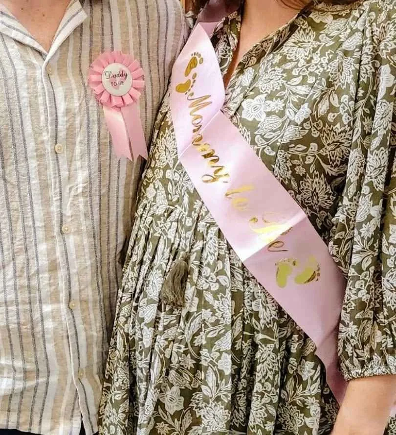 Baby Shower Essential, Mommy to Be Sash & Daddy to Be Badge image indicator(4)