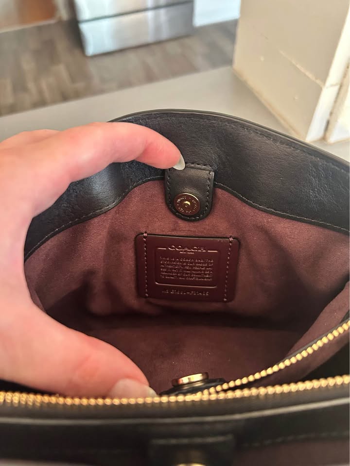 Patent Black Leather Coach Purse - photo 3
