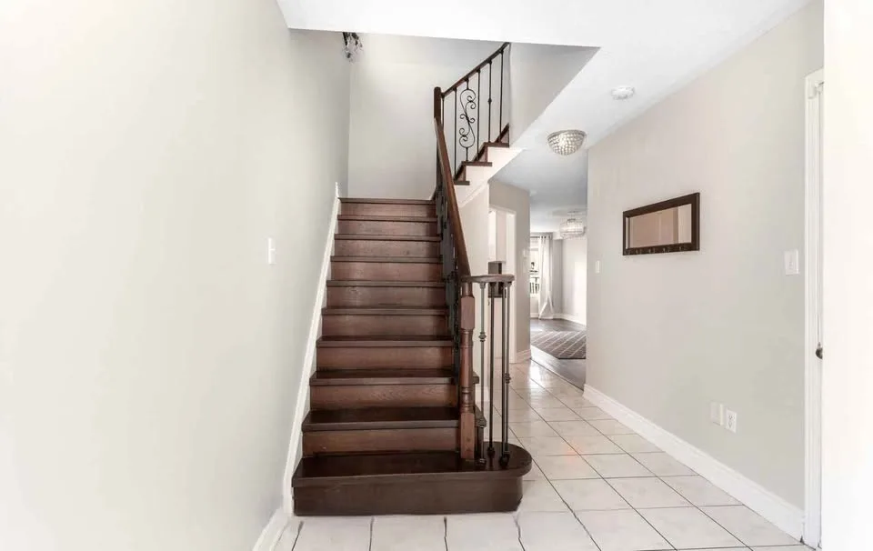 🏡 3 Beds 2.5 Baths House in Great Neighbourhood image indicator(2)