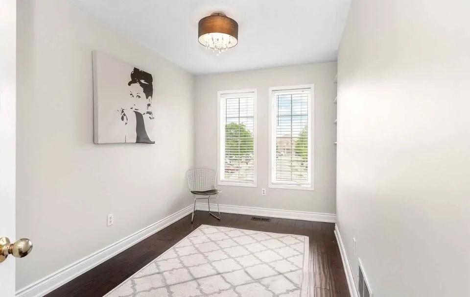 🏡 3 Beds 2.5 Baths House in Great Neighbourhood image indicator(6)