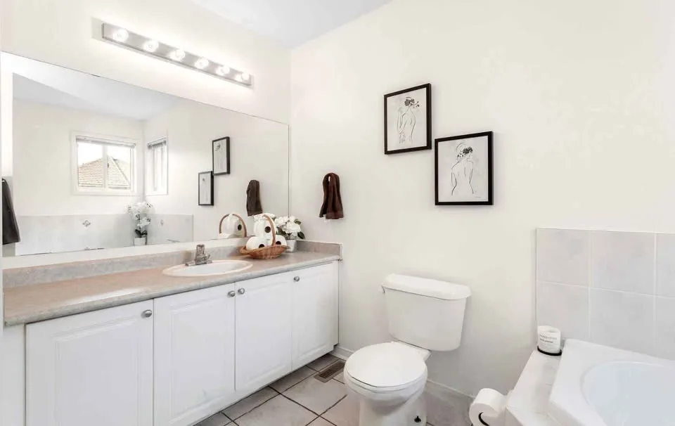 🏡 3 Beds 2.5 Baths House in Great Neighbourhood image indicator(8)