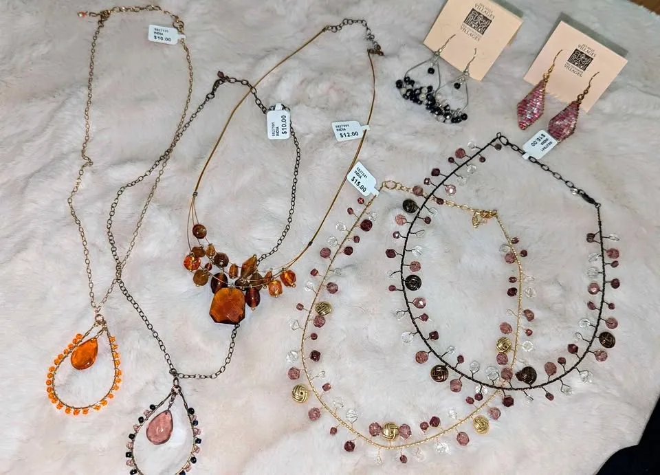 Pretty NEW Beaded Jewelry (LOT of 7) thumbnail