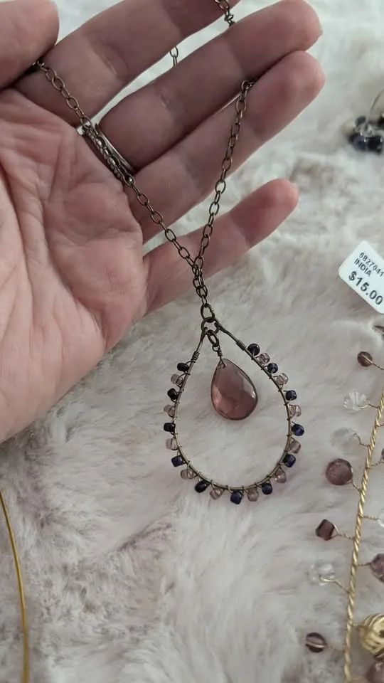 Pretty NEW Beaded Jewelry (LOT of 7) image indicator(6)