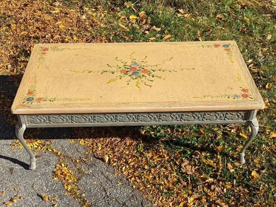 Elegant Ornate Accent Table with Heavy Metal Base image indicator(2)