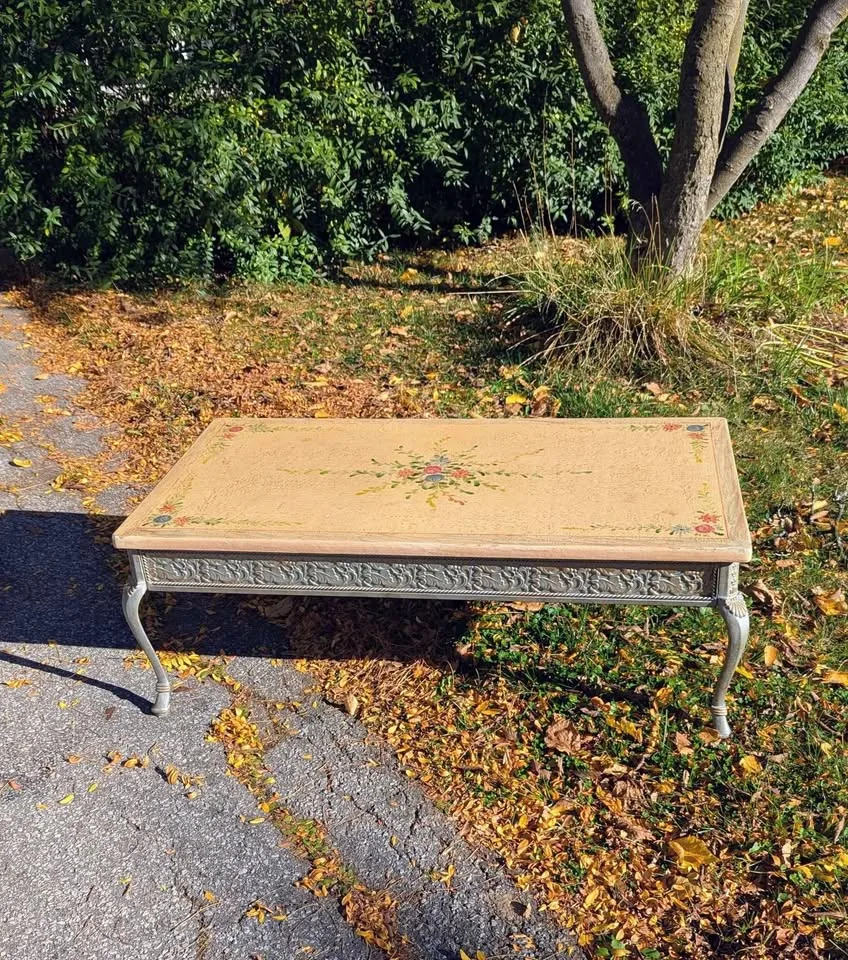 Elegant Ornate Accent Table with Heavy Metal Base image indicator(4)