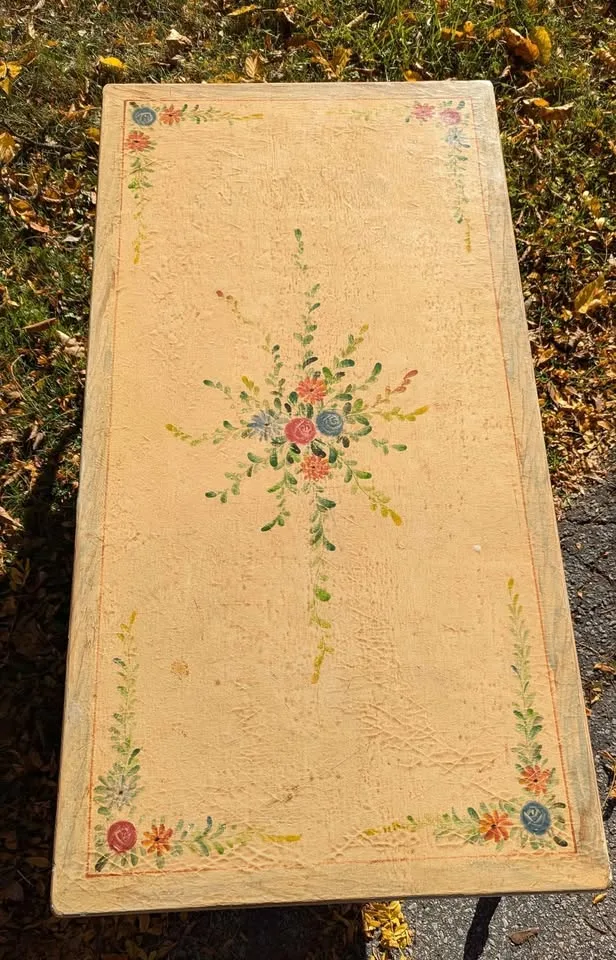 Elegant Ornate Accent Table with Heavy Metal Base image indicator(5)