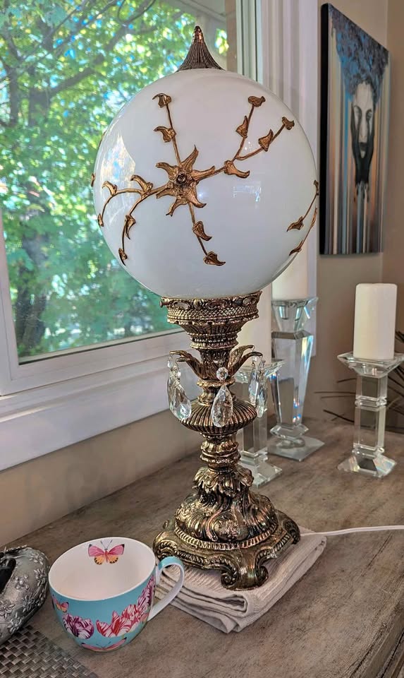 Vintage Hollywood Regency Crystal & Gilt Lamp