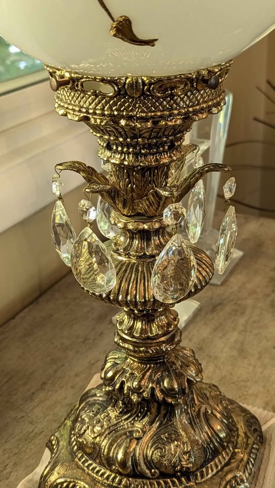Vintage Hollywood Regency Crystal & Gilt Lamp - photo 3