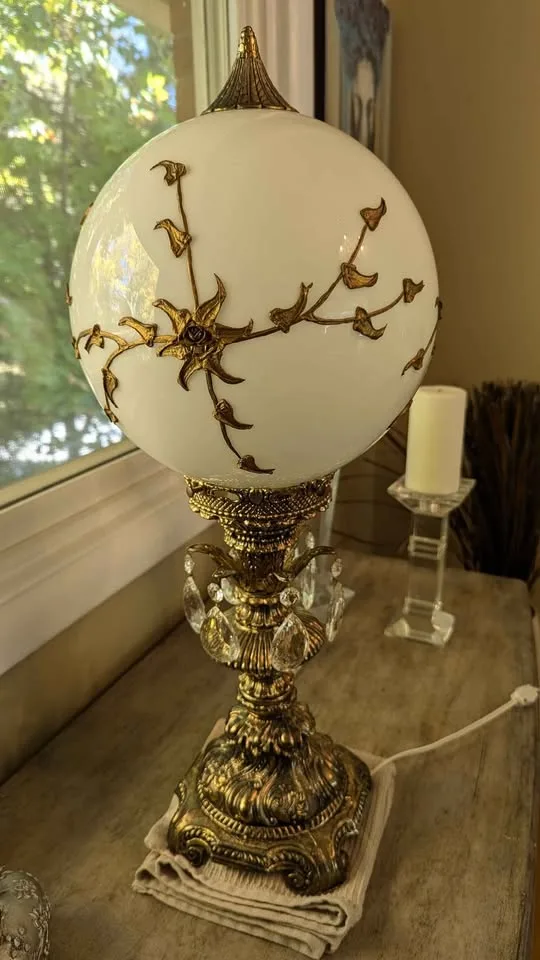 Vintage Hollywood Regency Crystal & Gilt Lamp image indicator(6)